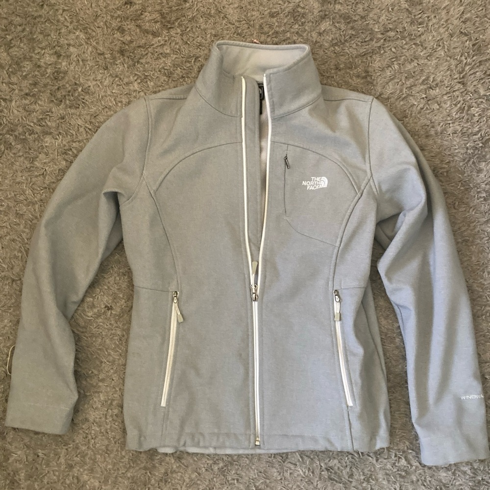 Women’s size medium Northface Aprx bionic fleece lined gray jacket.